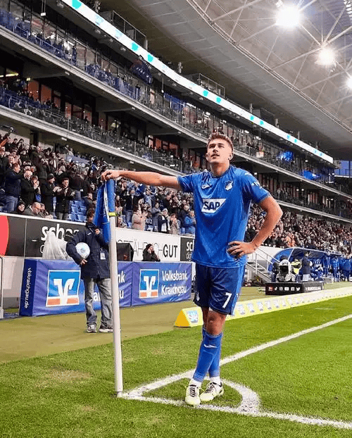 u8电竞关于重磅！德甲倒计时欧冠今晚攻防权衡，里昂今晨防线松动的信息